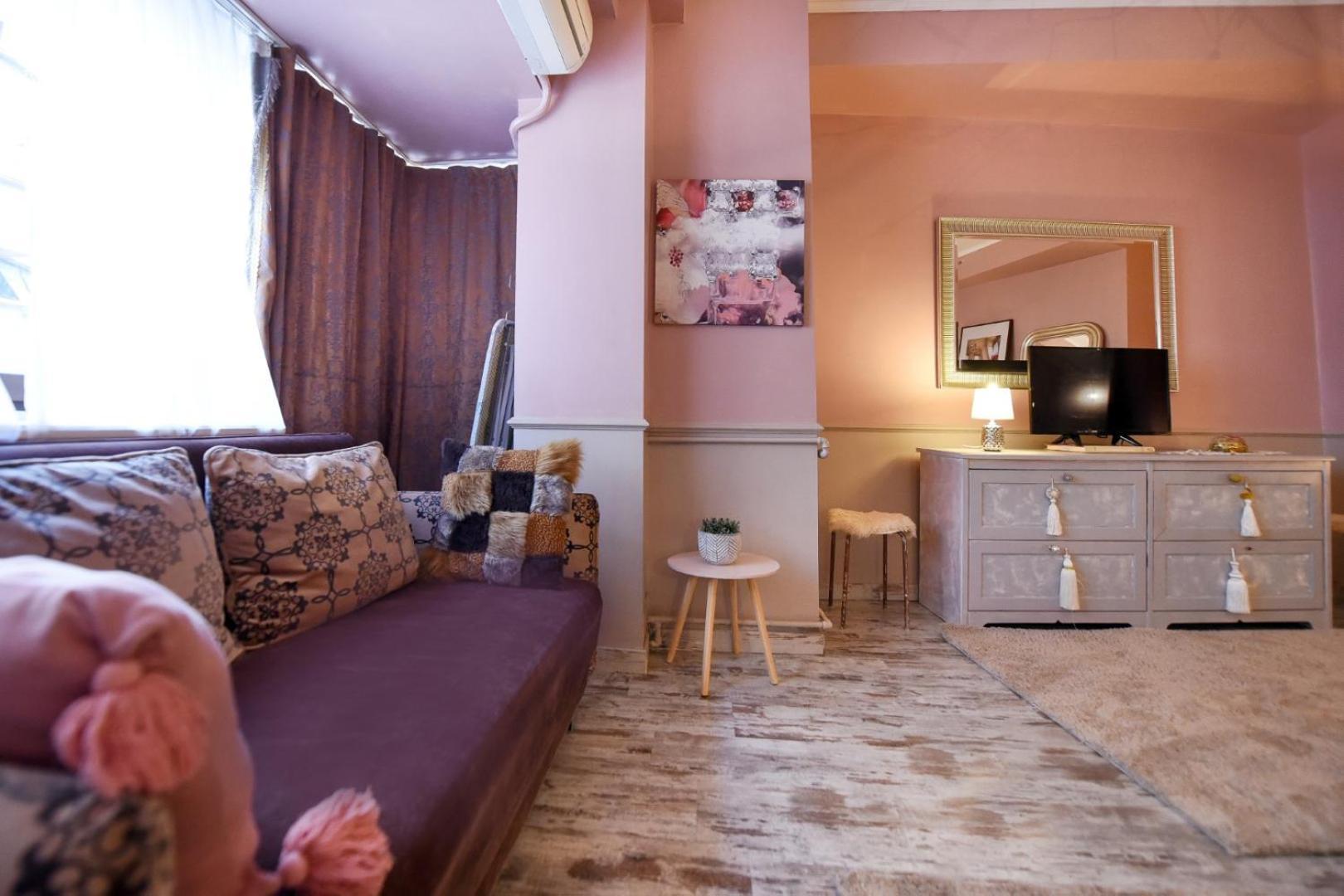 Magic Studio - A Central Fairytale Experience Bukarest Exteriör bild